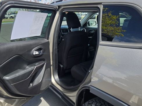 Used 2020 Jeep Cherokee Latitude AWD/4WD image 20