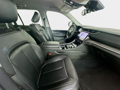 Used 2023 Jeep Grand Cherokee Limited image 36