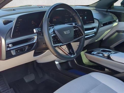 Used 2024 Cadillac Lyriq Luxury w/ LPO, Floor Liner Package RWD image 10