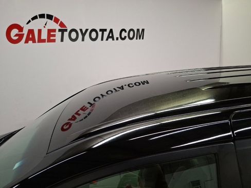 Used 2014 Toyota Sienna L image 6