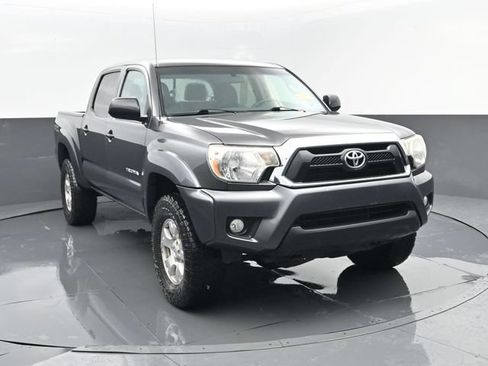 Used 2015 Toyota Tacoma 4x4 Double Cab w/ TRD Off-Road Package image 3