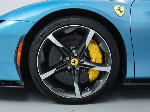 Used 2024 Ferrari SF90 Spider image 43