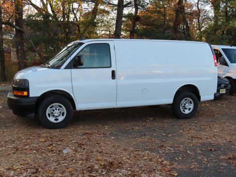 Used 2019 Chevrolet Express 2500 image 4