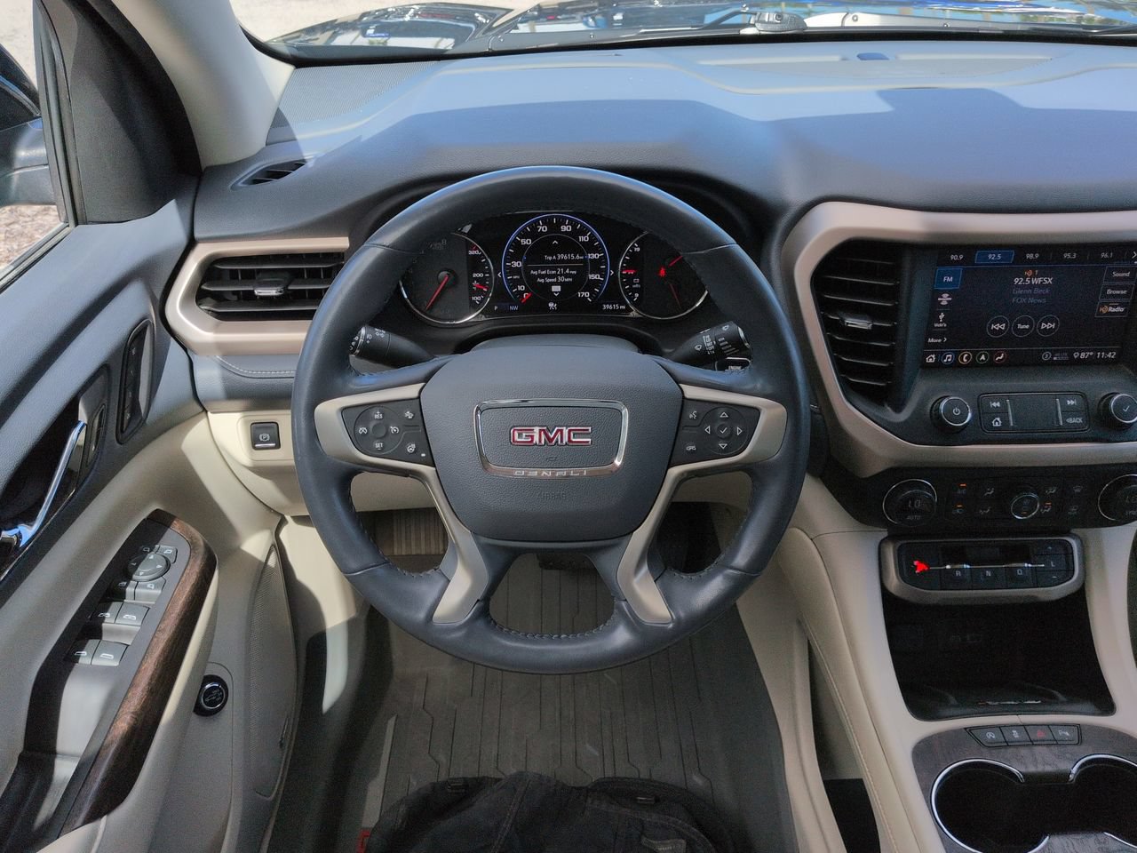 Used 2020 GMC Acadia Denali w/ Denali Ultimate Package AWD/4WD image 16