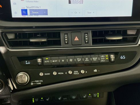 Used 2025 Lexus ES 300h Ultra Luxury w/ Accessory Package (Z2) FWD image 17