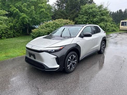 Used 2025 Toyota bZ4X AWD w/ Weather Package image 7