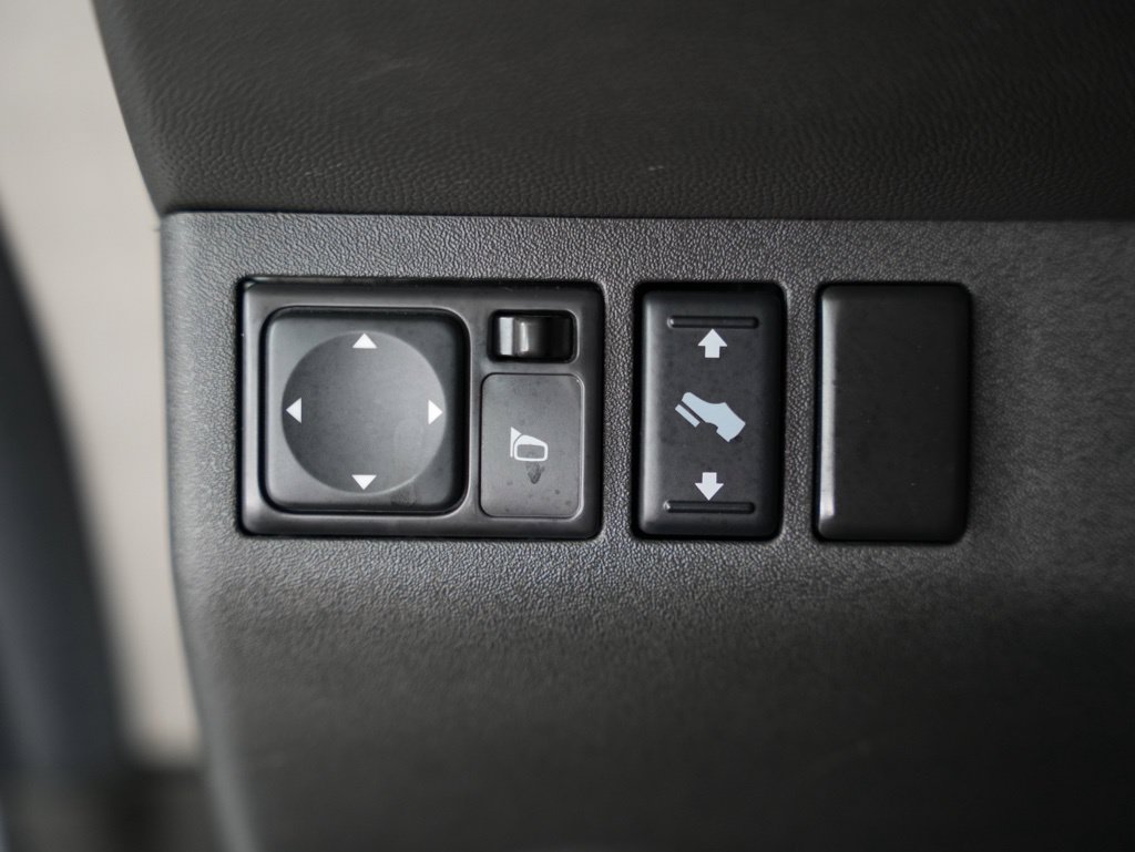 Used 2012 Nissan Pathfinder SV RWD image 47