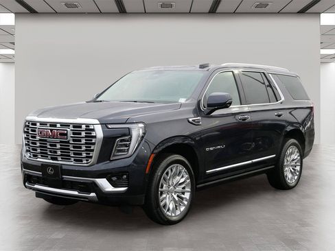 Used 2025 GMC Yukon Denali w/ Sun & Power Step Package image 2
