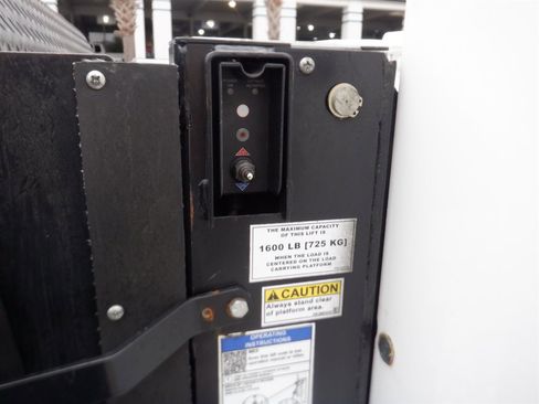 Used 2022 Ford F550 4x4 Crew Cab Super Duty w/ Power Equipment Group image 6