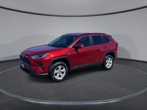 Certified 2021 Toyota RAV4 XLE w/ XLE Grade Weather Package AWD/4WD image 6