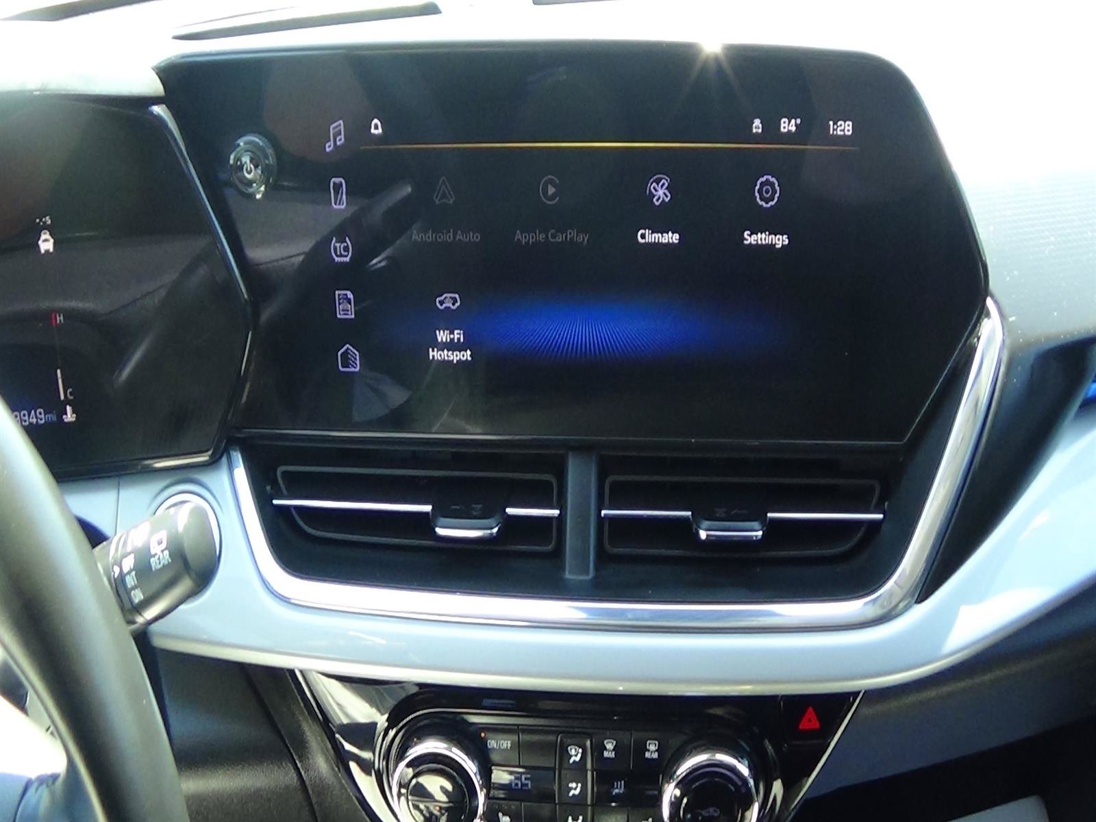 Used 2025 Chevrolet Trax LT w/ LT Convenience Package FWD image 23