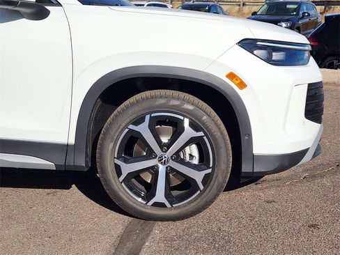 New 2026 Volkswagen Tiguan SE image 28