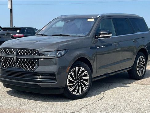 Used 2025 Lincoln Navigator Black Label AWD/4WD image 7