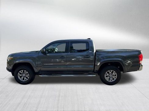 Used 2017 Toyota Tacoma SR5 w/ Tow Package RWD image 9