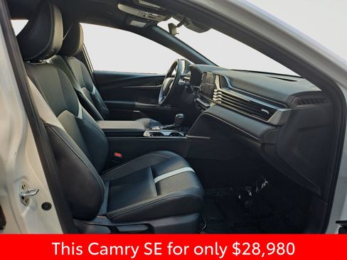 Used 2025 Toyota Camry SE FWD image 17