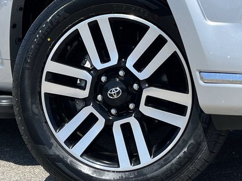 Used 2024 Toyota 4Runner Limited AWD/4WD image 28