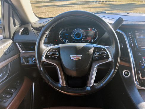 Used 2019 Cadillac Escalade ESV Luxury image 19