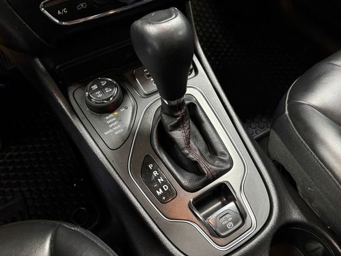 Used 2020 Jeep Cherokee Trailhawk image 25