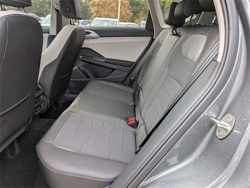 New 2026 Volkswagen Taos SE image 12