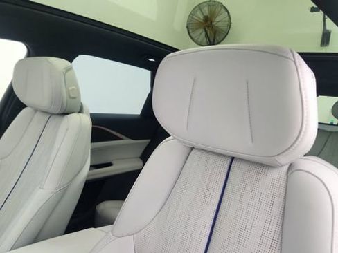 Used 2024 Cadillac Lyriq Luxury image 34