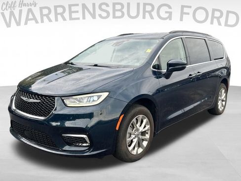 Used 2022 Chrysler Pacifica Touring-L AWD/4WD image 3