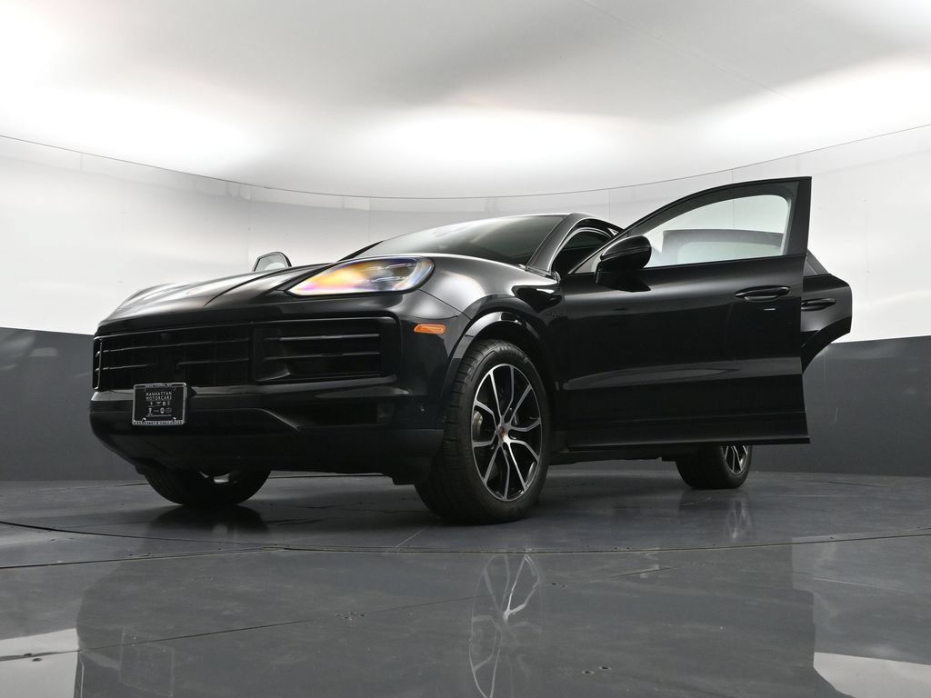 Certified 2025 Porsche Cayenne E-Hybrid Coupe AWD/4WD image 38