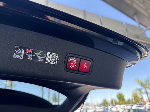 Used 2025 Mercedes-Benz GLC 300 image 19