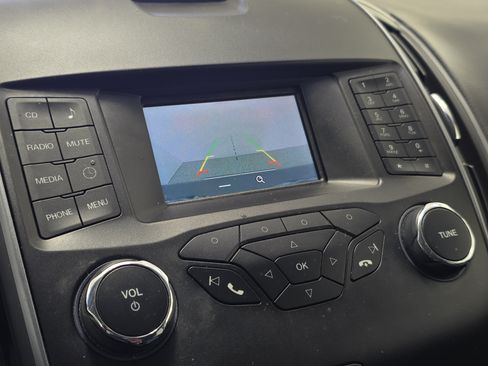 Used 2018 Ford Edge SE FWD image 28