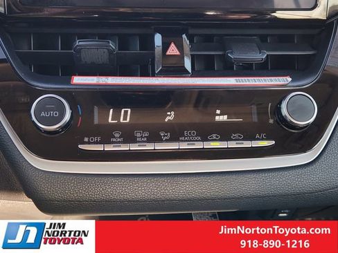 Used 2025 Toyota Corolla LE w/ LE Premium Package image 20