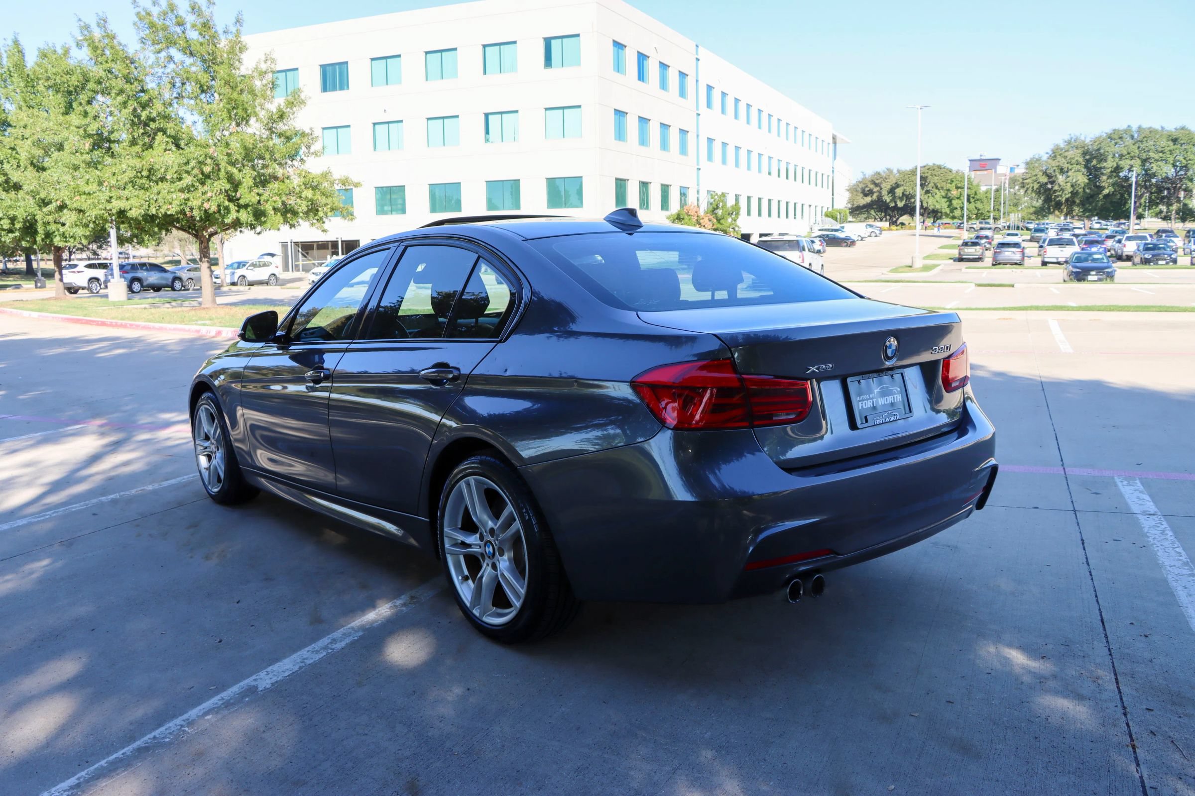 Used 2018 BMW 330i xDrive Sedan AWD/4WD image 5