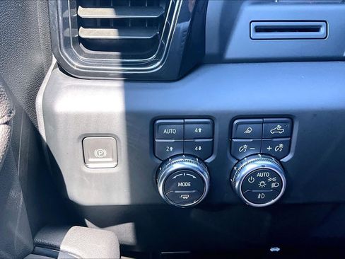 Used 2023 GMC Sierra 1500 AT4 w/ AT4 Premium Package AWD/4WD image 34