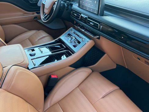 Certified 2023 Lincoln Aviator Black Label Grand Touring w/ Class IV Trailer Tow Package image 17