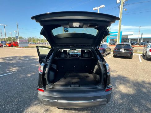 Used 2019 Jeep Cherokee Limited FWD image 8