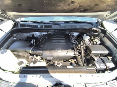 Used 2015 Toyota Tundra SR5 w/ TRD Off Road Package AWD/4WD image 20