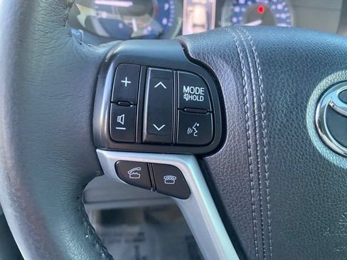 Used 2017 Toyota Sienna XLE w/ XLE Navigation Package AWD/4WD image 22