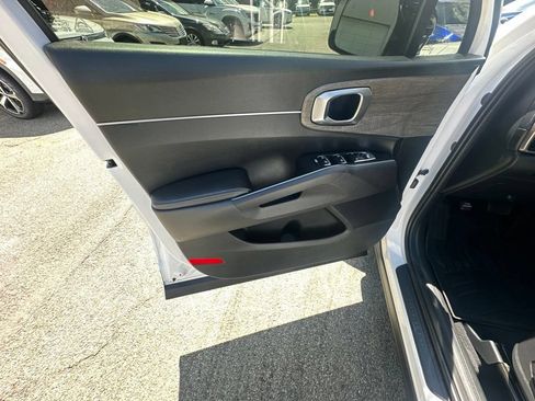 Used 2023 Kia Sorento S w/ Panoramic Sunroof Package AWD/4WD image 8