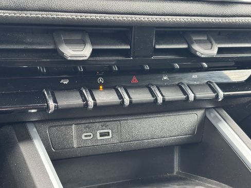 Used 2023 Chevrolet Colorado LT w/ LT Convenience Package II RWD image 33
