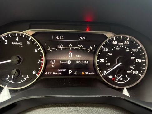 Used 2023 Nissan Pathfinder SL w/ Black Appearance Package FWD image 6