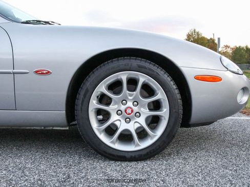 Used 2001 Jaguar XK8 Convertible image 11