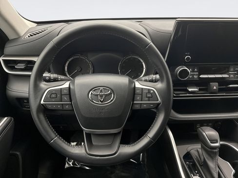 Used 2023 Toyota Highlander LE image 12