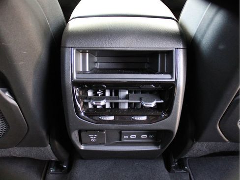 Used 2026 Jeep Grand Cherokee Altitude AWD/4WD image 30