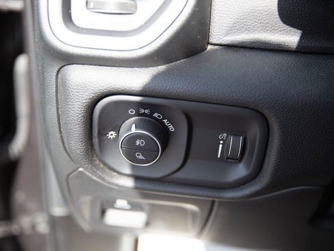 Used 2023 RAM 1500 Big Horn AWD/4WD image 19