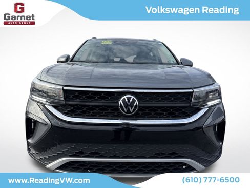 Certified 2022 Volkswagen Taos SE w/ Driver Assistance Package image 9
