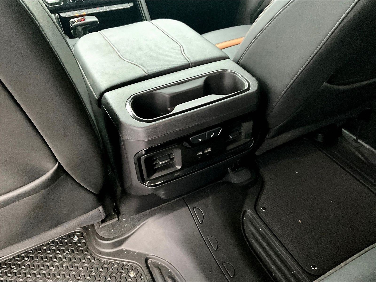 Used 2025 GMC Sierra 1500 AT4 w/ AT4 Premium Package AWD/4WD image 11