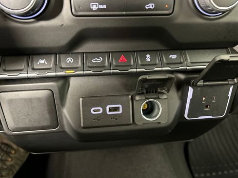 Used 2022 Chevrolet Silverado 1500 Custom image 17