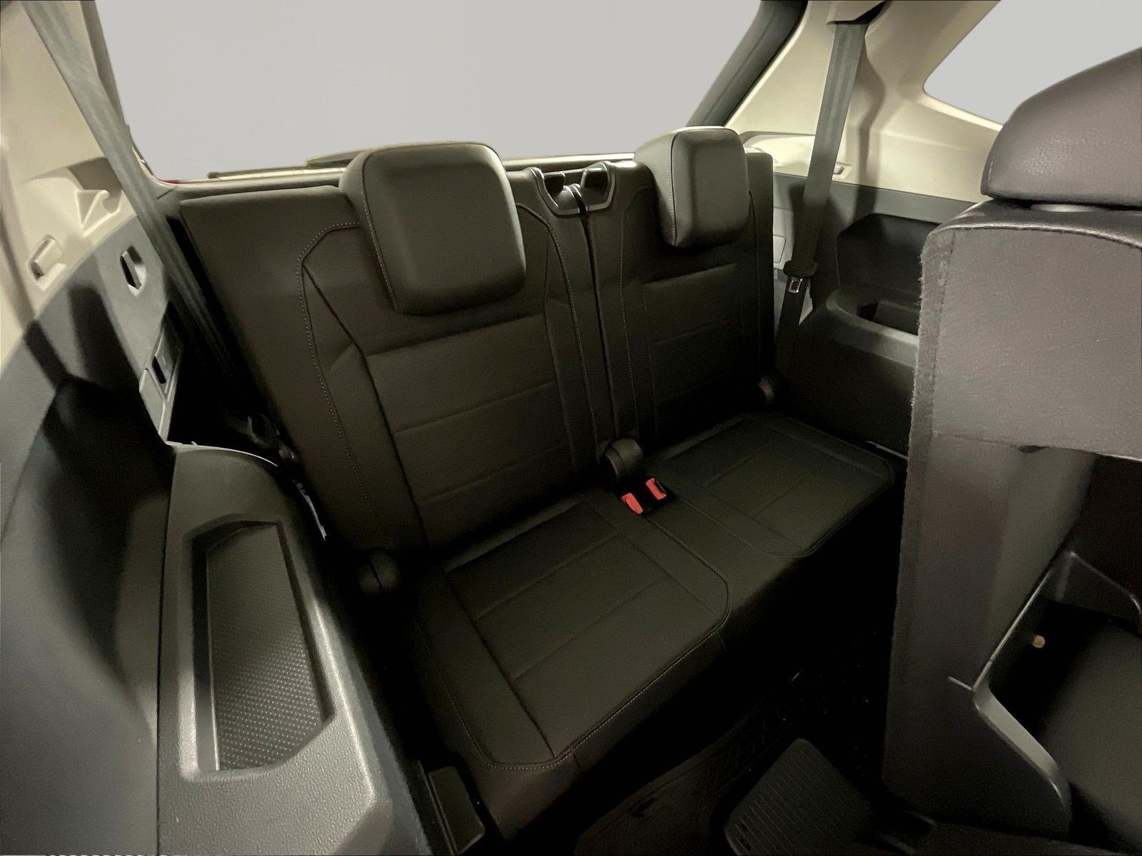 Used 2020 Volkswagen Tiguan SE w/ Panoramic Sunroof Package FWD image 26