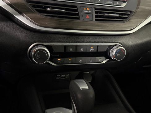Used 2025 Nissan Altima 2.5 SV FWD image 18