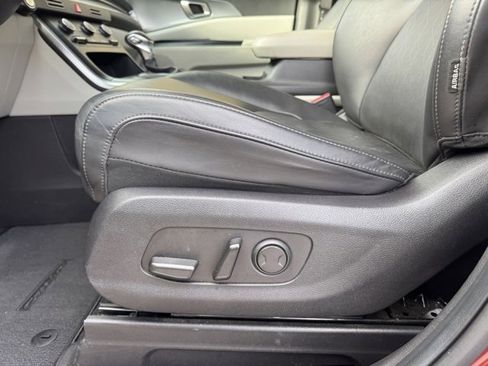 Used 2022 Kia Carnival LX image 19