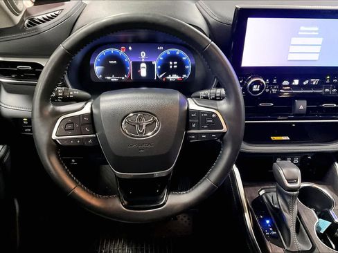 Used 2023 Toyota Highlander Platinum image 5