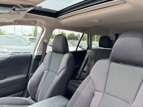 Used 2025 Subaru Outback Premium AWD/4WD image 5